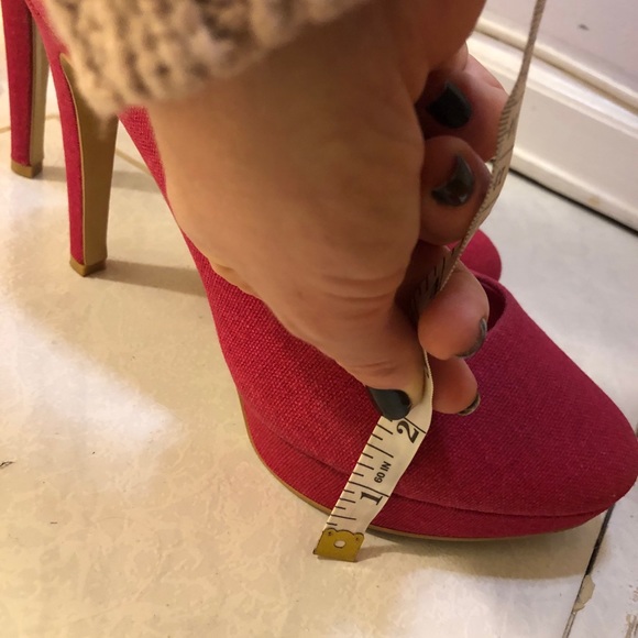 Hot pink pumps - Picture 6 of 7